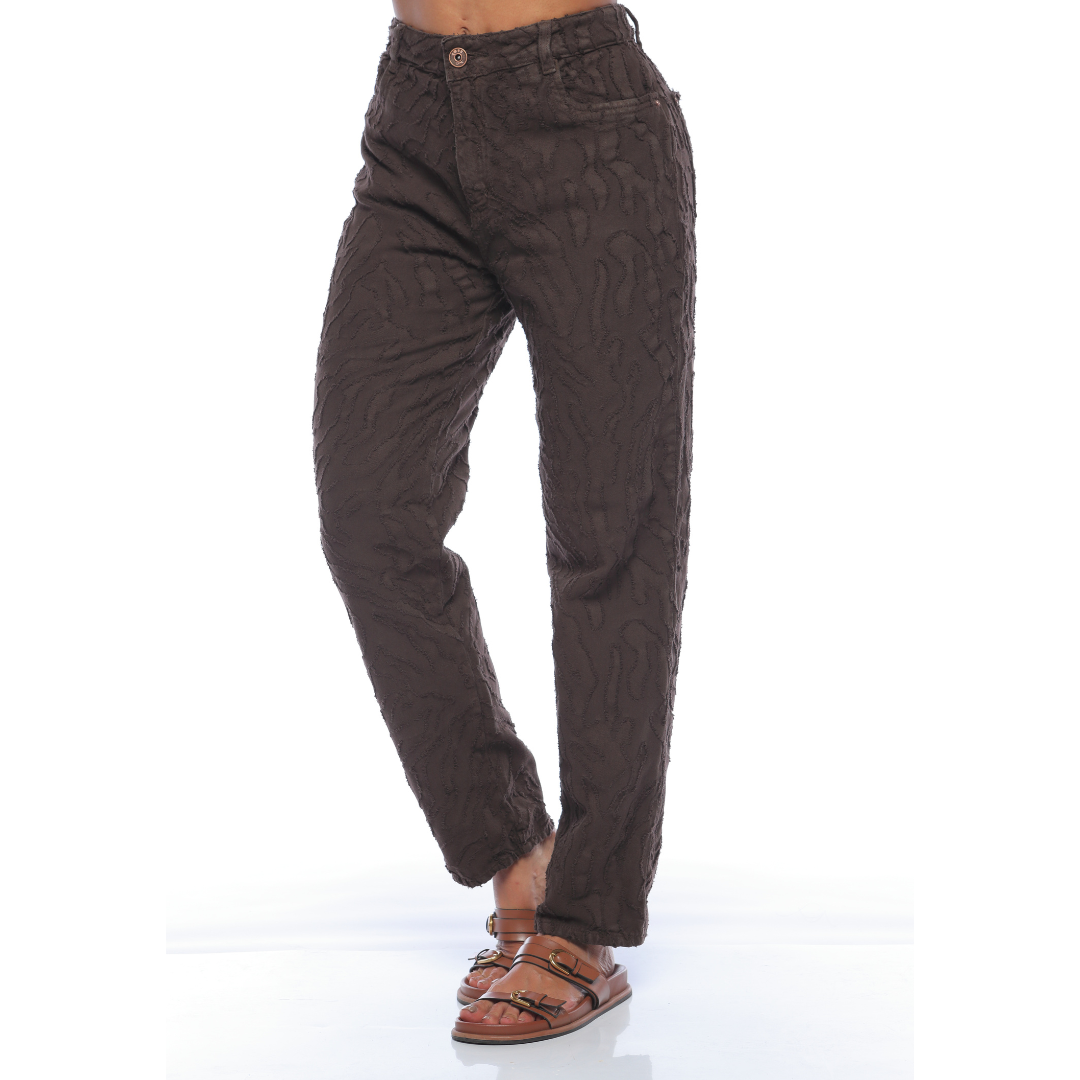 Mom fit con textura café - Ref:10929